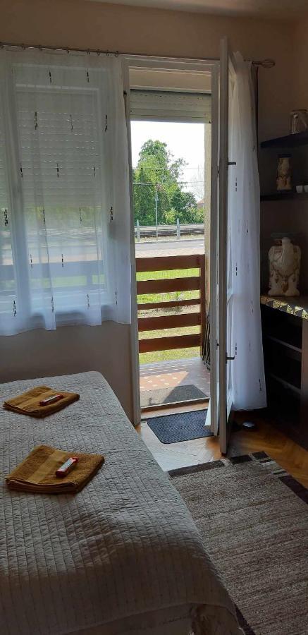 Rosy Apartman Vonyarcvashegy Exterior foto