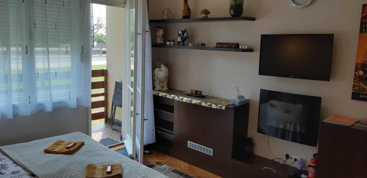 Rosy Apartman Vonyarcvashegy Exterior foto
