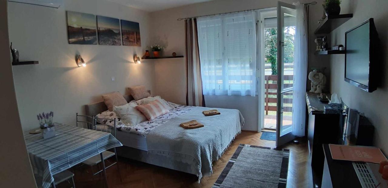 Rosy Apartman Vonyarcvashegy Exterior foto